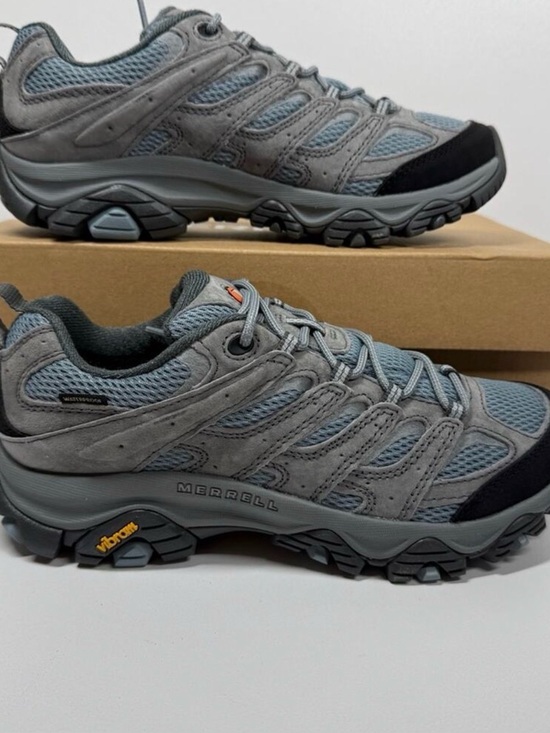Merrell Shoes - NIB • Women's Merrell Moab 3 Size:9
